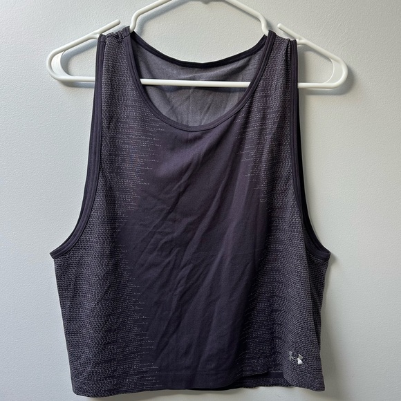 Under Armour Sleeveless Tank. Soft fabric workout tank. - Picture 1 of 3